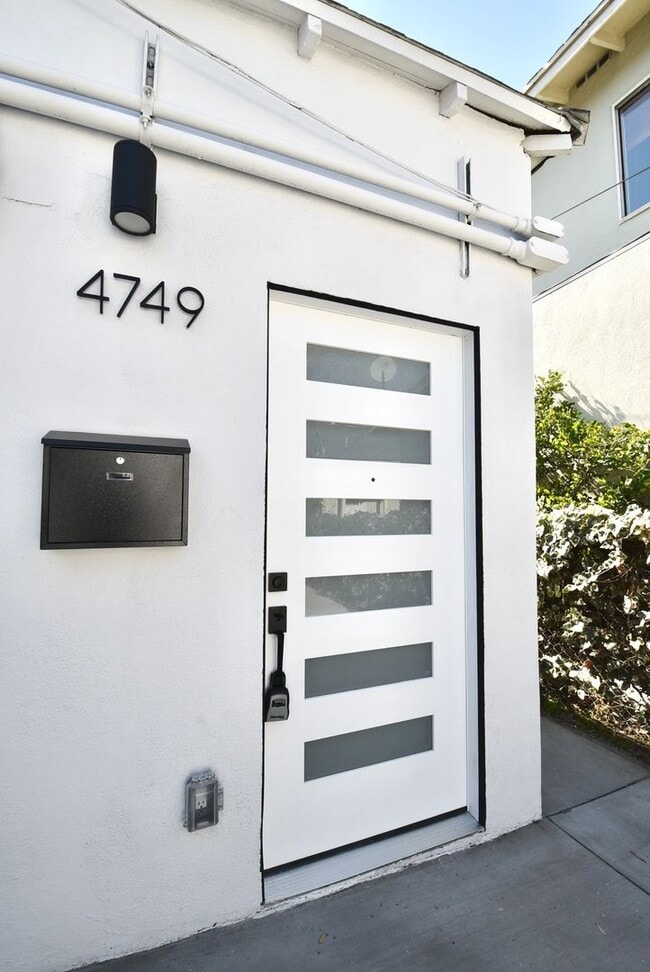 Photo - 4751 Kraft Ave Unit 4749