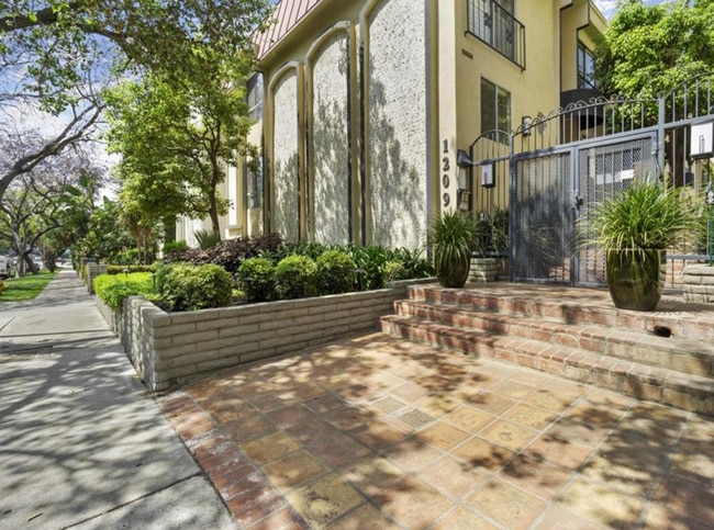 Photo - 1209 N Kings Rd