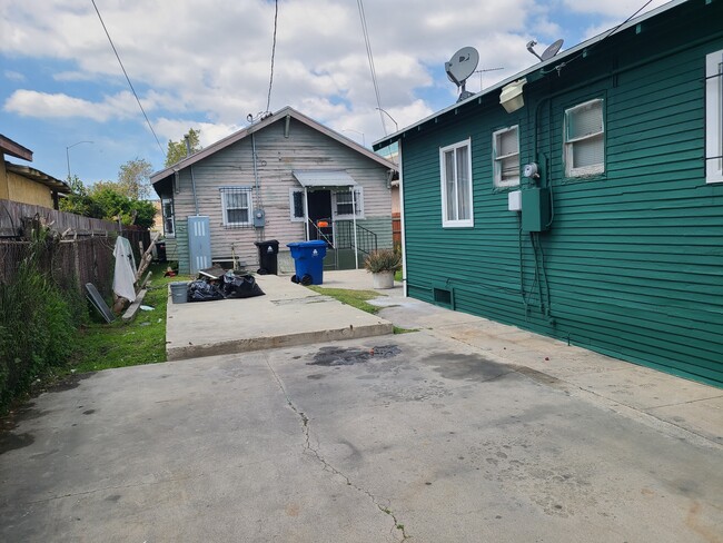 Photo - 5856 1/2 S Olive St