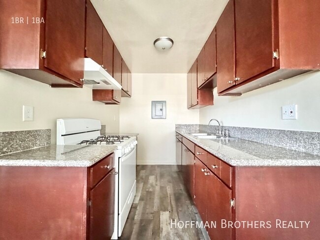 Photo - 20339 Saticoy St Unit 10