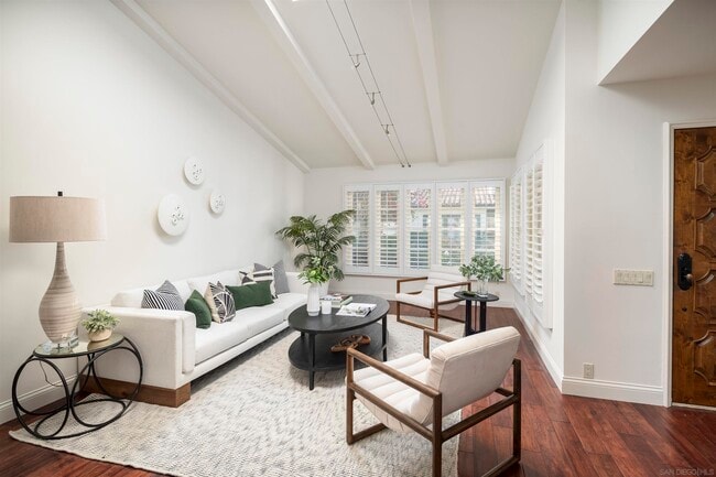 Photo - 6129 La Flecha