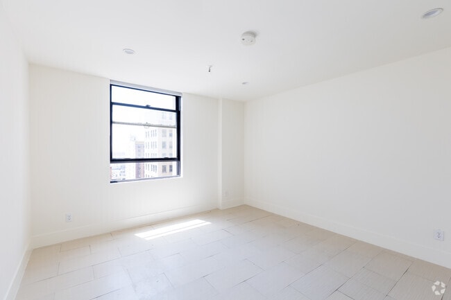 2BR, 2BA - 1100SF - Premiere Towers