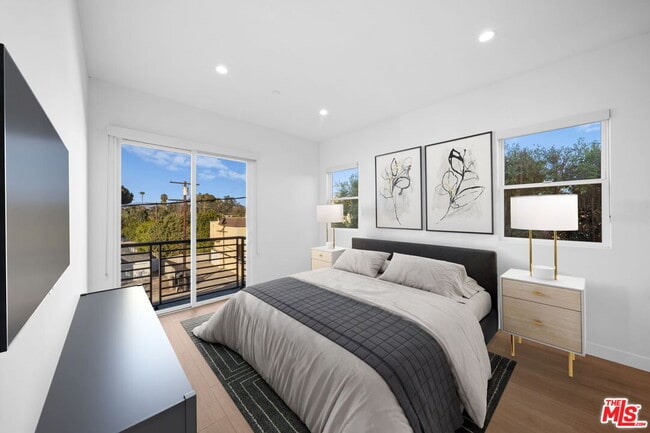 Photo - 13846 Moorpark St Unit 201