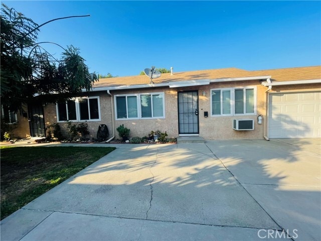 Building Photo - 731 S Almansor St