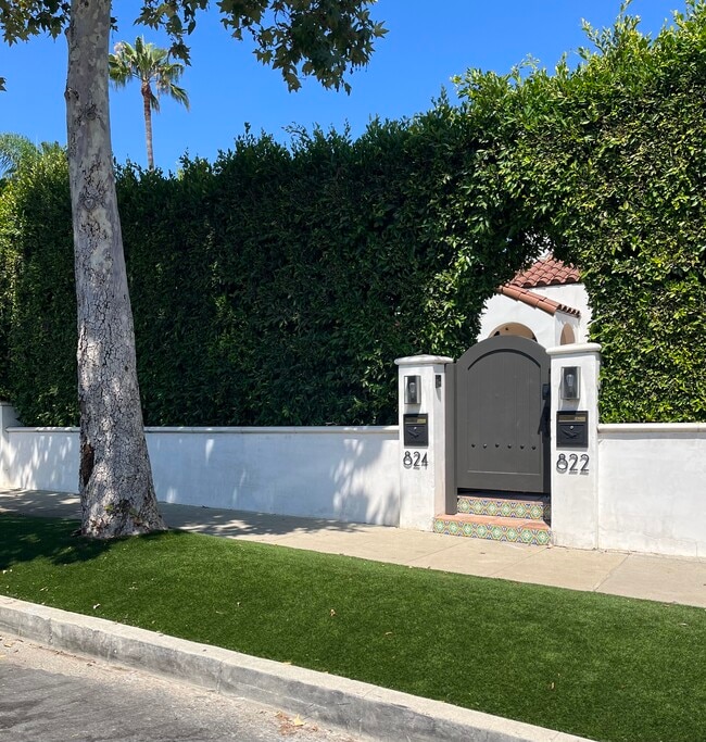 Photo - 822 - 824 N Stanley Ave