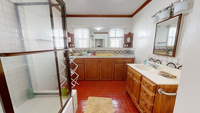 Photo - JUDYREX Unit 254