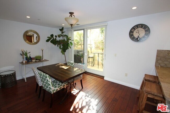 Photo - 1120 21st St Unit 4