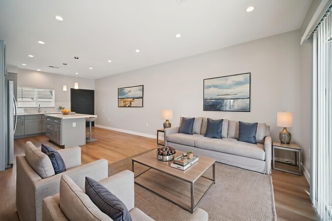 Photo - 8436 Oakdale Ave