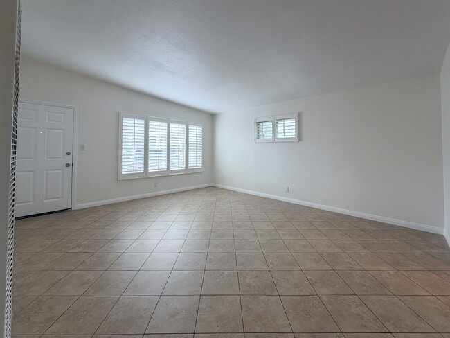 Photo - 1065 Belfast Ln