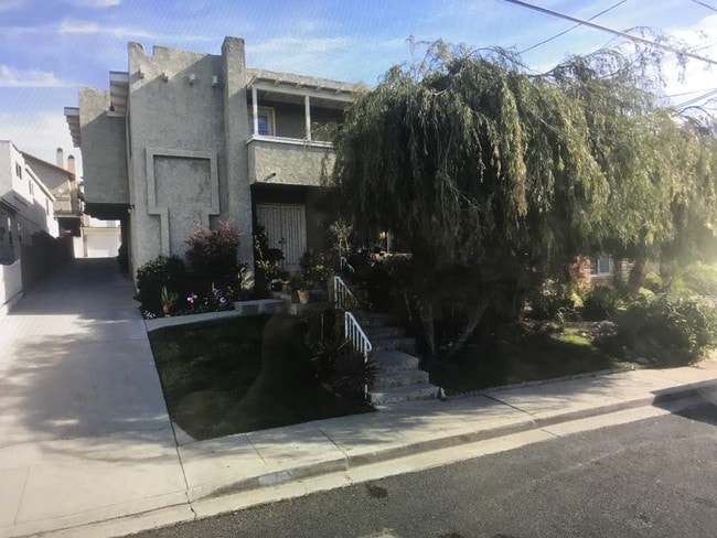 2 Brm 1 1/2 Bth 2 story townhouse. Private 1 car garage - 2113 Clark Ln Condo Unit #3