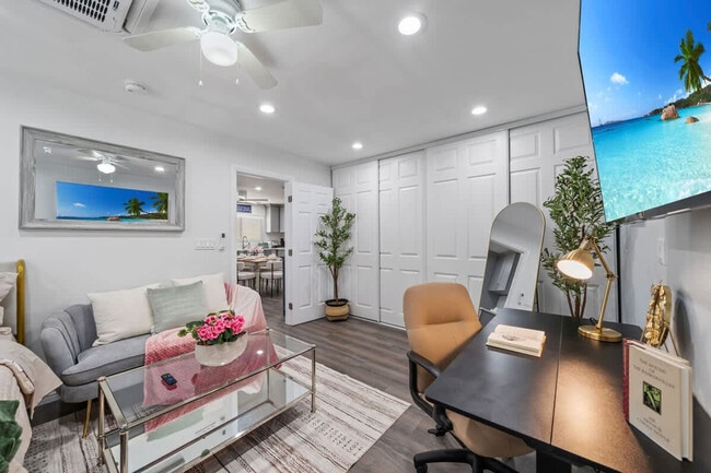 Building Photo - 10983 Parkdale Ave Unit ID1465001P