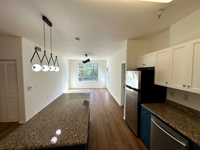 Building Photo - Gorgeous Spacious 2 Bedroom - 2 bath Condo with parking in Little Tokyo Unit 215