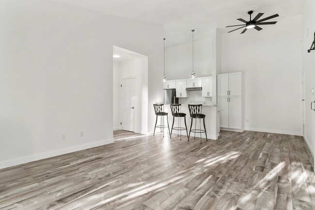 Photo - 10590 Lakeside Dr N