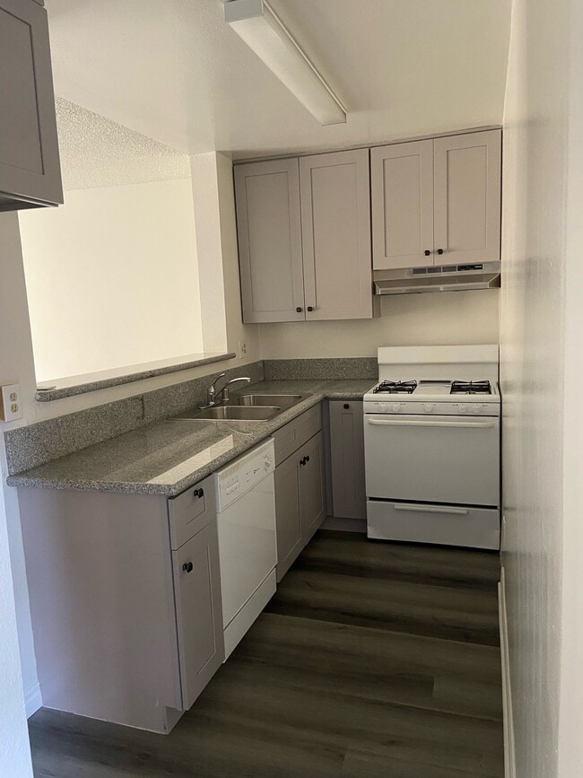 Photo - 1632 N Formosa Ave Unit 108