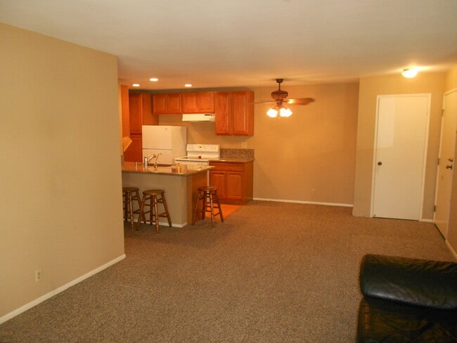 Building Photo - 8163 Redlands St Unit 21