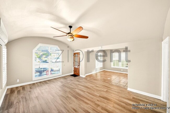 Photo - 1765 Stanley Ave