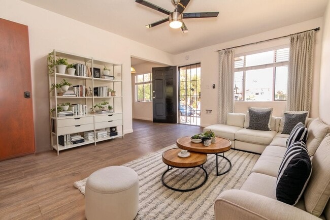 Building Photo - Charming 1 Bedroom / 1 Bath Apartment in Kensington w/ Garage! Unit 4205