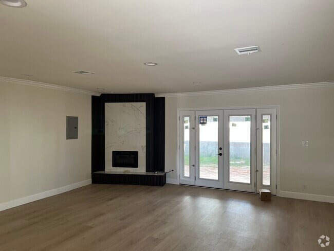 Building Photo - 10915 Whitaker Ave Rental