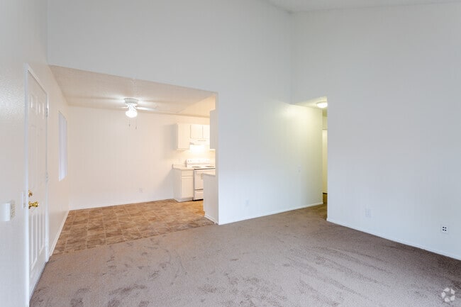 2BR, 1BA - 850 SF - San Tropez