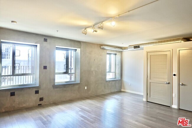 Photo - 527 Molino St Unit 307