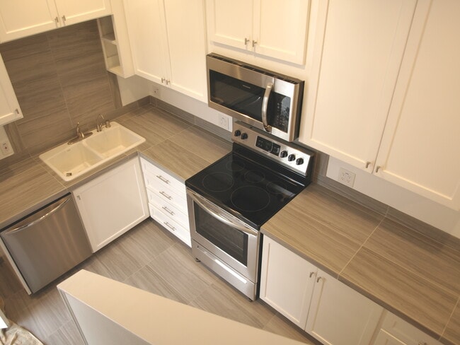 Building Photo - 4242 Montair Ave Unit A