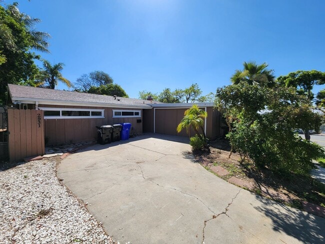 Building Photo - Single Story 3 Bedroom House in Serra Mesa with Pool
