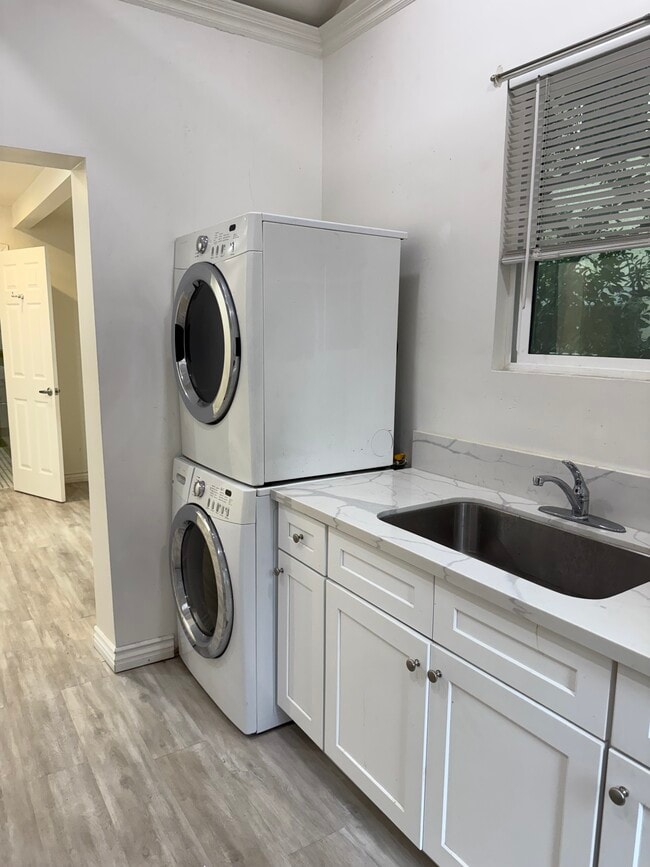 Photo - 532 S Irving Blvd