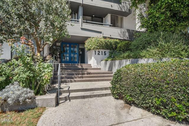 Building Photo - 1215 N Olive Dr Unit 208