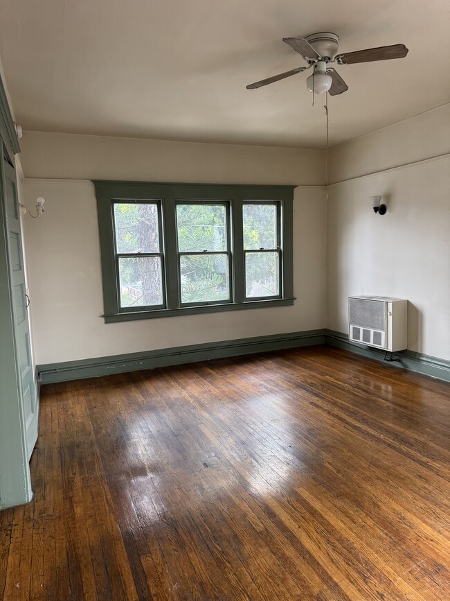 Building Photo - 1118 W 18th St Unit #218thSt