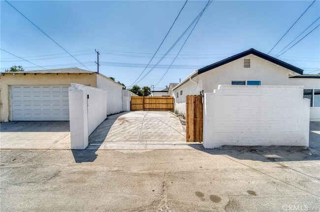 Building Photo - 11443 Saticoy St Unit 11443 Rental