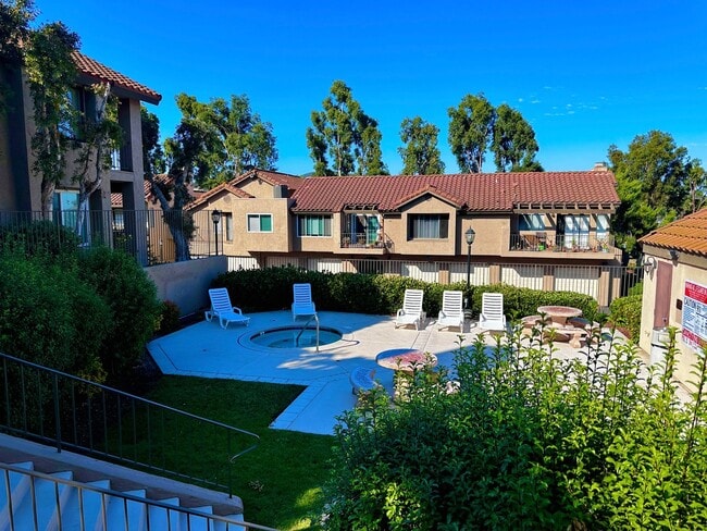 Building Photo - 2 bedroom condo in San Marcos