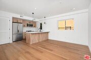 Photo - 728 Robinson St