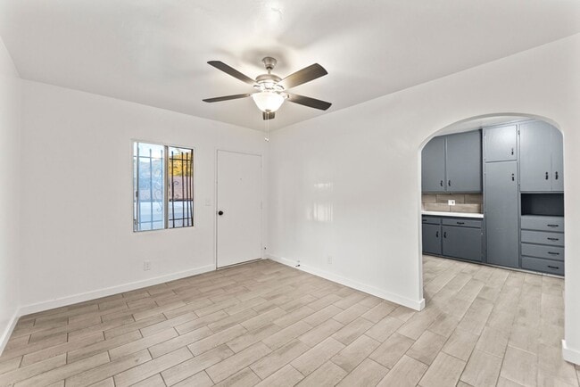 Photo - 10639 Fitzroy Ave Unit B