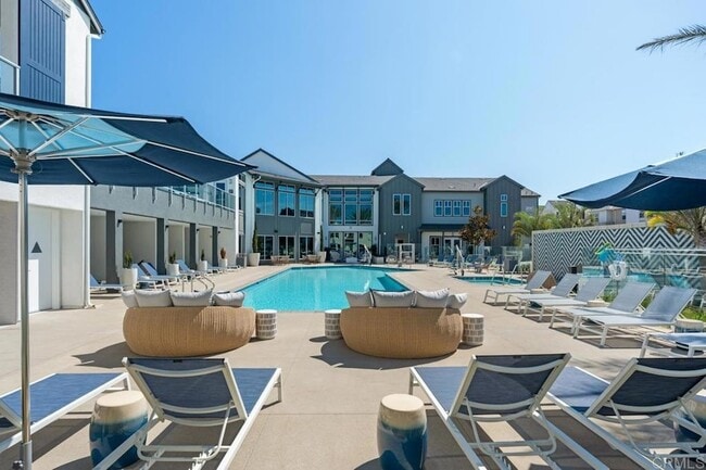 Building Photo - 3075 Avenida Torcello