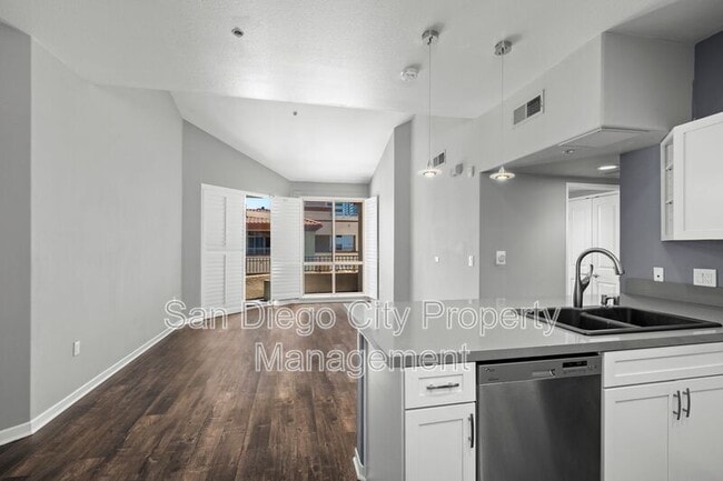 Photo - 1501 Front St Unit 633