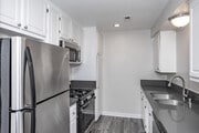 3BR, 2BA - 1,400SF - Kitchen - Fairway Villas Apartment Homes