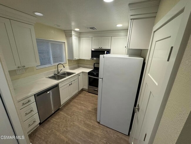 Photo - 2049 Sebring St