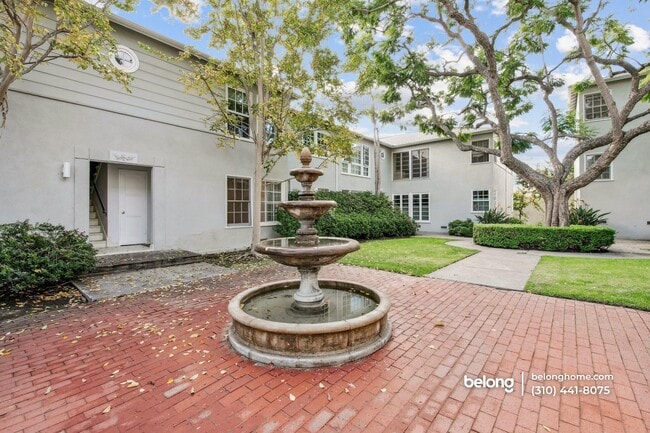 Building Photo - 1032 19th St Unit 2