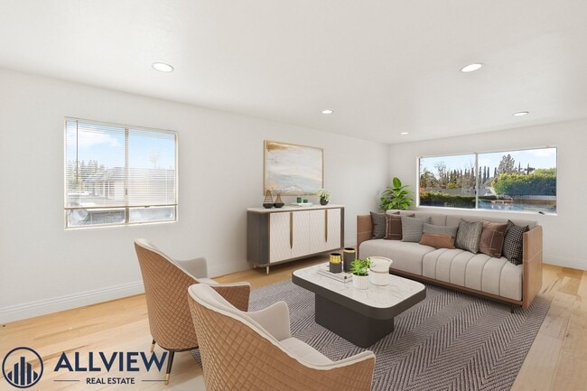 Building Photo - Renovated 2 Bedroom, 1 Bathroom Available ... Rental