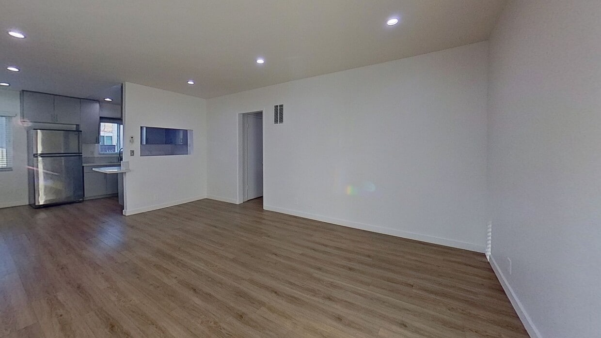 3D Tour - 332 S Wilton Pl Unit 1