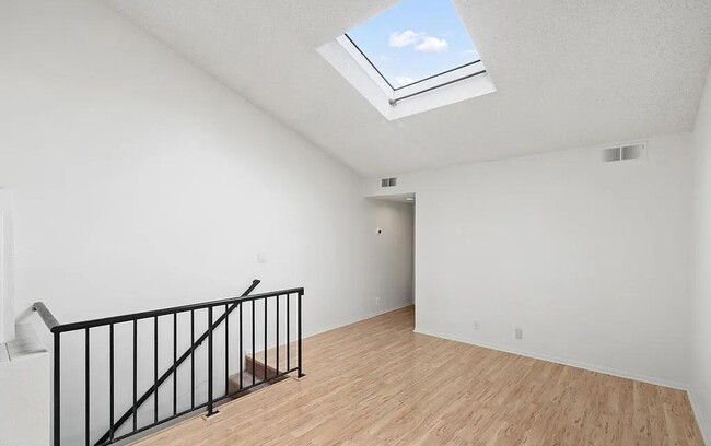 Photo - 137 N Oak Knoll Ave