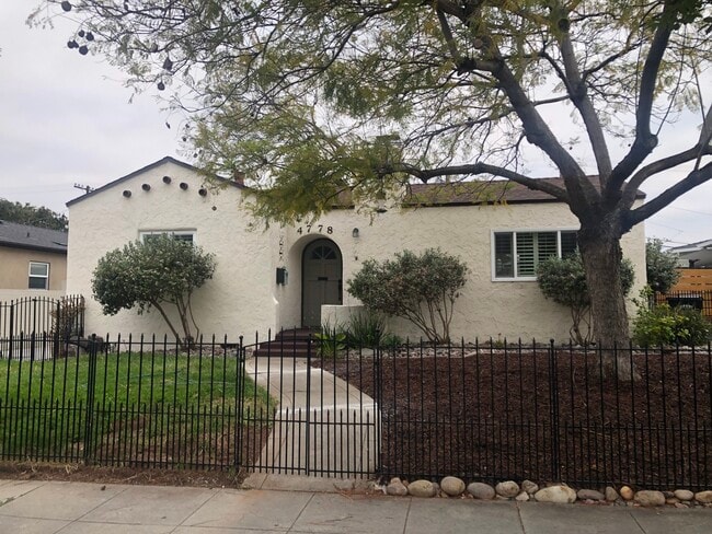 Fenced in front yard - 4778 Aragon Dr Rental