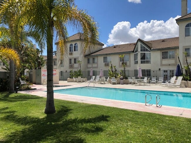 Building Photo - 1 Bedroom Luxury Living . . .  with 2 gated parking spots