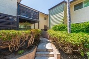 Photo - Beautiful remodeled 2 bed 2 bath townhome ...