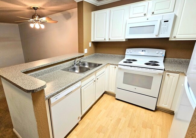 Photo - 3520 Lebon Dr Unit 5303