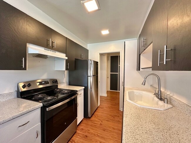 Photo - 1 Bedroom Corner Condo in San Carlos with Parking!