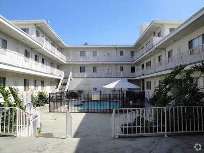 Building Photo - Fully Renovated 1 Bedroom Apartment! Downs... Unit 03