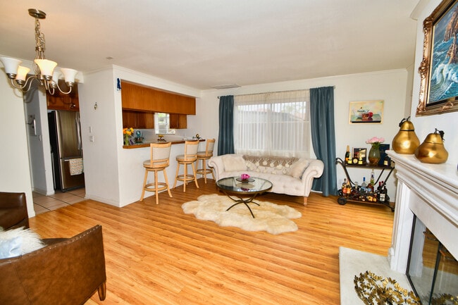 Photo - 1126 W 228th St