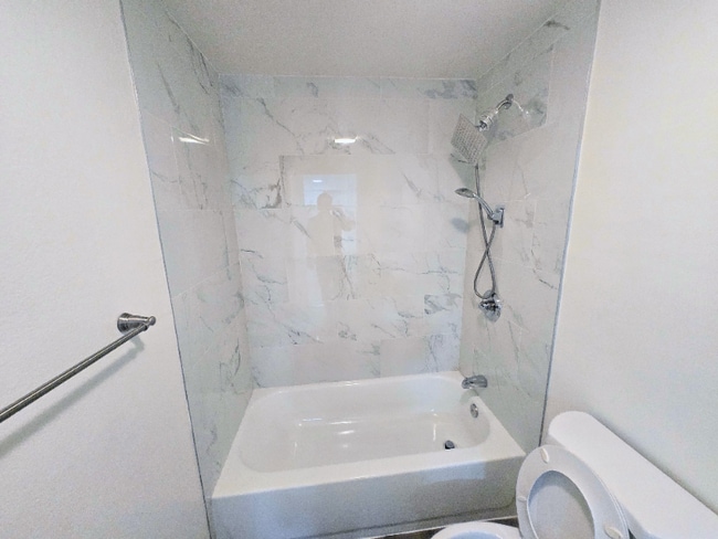 Photo - 843 S Ardmore Ave Unit 102