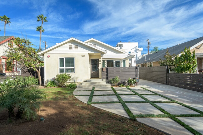 Photo - 736 N Wilton Pl House